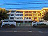 周辺：世田谷区立上祖師谷中学校 (840m)