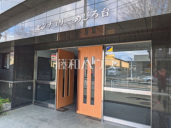 エントランス　...