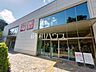 周辺：ユニクロ 多摩平店 (590m)