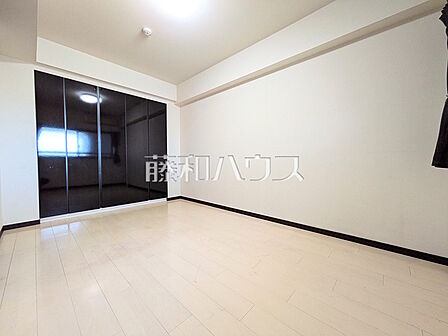 ≪居室≫収納も完備されるため、部屋もしっかり片付きそうですね♪【レクセル府中西府】