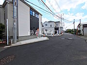 接道状況および現場風景　【新座市石神4丁目】ぜひ実物をご覧いただきたく思います。喜んでご案内いたしますのでお気軽にお問合せ下さい。