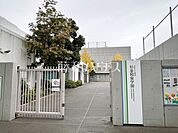杉並区立新泉和泉小学校 (640m)