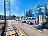 外観：接道状況および現場風景　【東久留米市南沢3丁目】周辺には幼稚園・保育園や公園があり、子育て中のご家族にとって嬉しい環境です♪