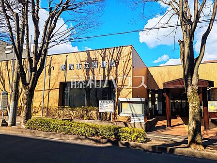 朝霞市立図書館 本館 (590m)