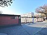 周辺：所沢市立小手指小学校 (670m)