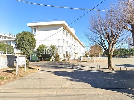 所沢小学校 (620m)