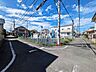 外観：接道状況および現場風景　【小金井市東町1丁目】 物件の事、諸費用の事など、小さな疑問もお気軽にご連絡・ご相談下さい。