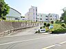 周辺：多摩市立愛和小学校 (680m)