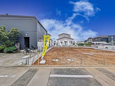 外観:A号地 現地写真 【日野市西平山1丁目】道路から奥まった住まいは、車や人通りも気にならずプライバシーの確保された住空間を保つことができます。 外観:A号地 現地写真 【日野市西平山1丁目】道路から奥まった住まいは、車や人通りも気にならずプライバシーの確保された住空間を保つことができます。
