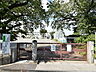 周辺：日野市立潤徳小学校 (930m)