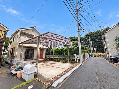 外観:接道状況および現場風景 【東村山市萩山町2丁目】 周囲に高い建物のないエリアのため、空が大きく感じます。 外観:接道状況および現場風景 【東村山市萩山町2丁目】 周囲に高い建物のないエリアのため、空が大きく感じます。