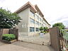 周辺：昭島市立多摩辺中学校 (930m)