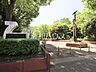 周辺：日野中央公園 (960m)