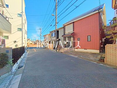 外観：接道状況および現場風景　【新座市栗原4丁目】