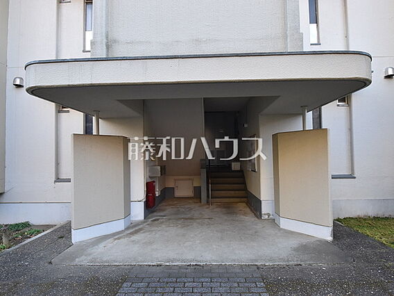 エントランス　...