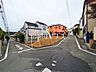 外観：≪接道状況≫角地のため日当たり・通風良好の開放的な立地です◎　【多摩市諏訪1丁目】