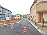 外観：接道状況および現場風景　充実した新たな生活を、「あったらいいな」がある、この地から始めてみませんか？鮮やかな青空と暮らすこの土地で・・・。【立川市栄町2丁目】