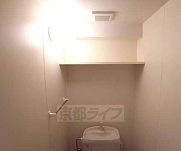 画像18:トイレにある収納です。