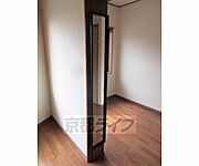 姿見の鏡がついています