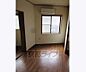 リビング/ダイニング：大きな窓の付いたお部屋です
