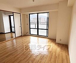 ロイヤル現代 105 1階2LDKのリビング/ダイニング