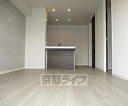 JR奈良線 長池駅 徒歩5分の賃貸マンション 1階1LDKのリビング/ダイニング