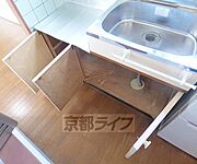 ちょっとした棚が便利です