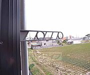 備え付きの物干し竿掛けです。
