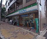 ファミリーマート四条西新道店まで68m 四条通り沿いにあります。近くにファミレスも有りますよ