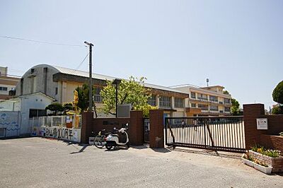 周辺：【小学校】砂山小学校まで1272ｍ