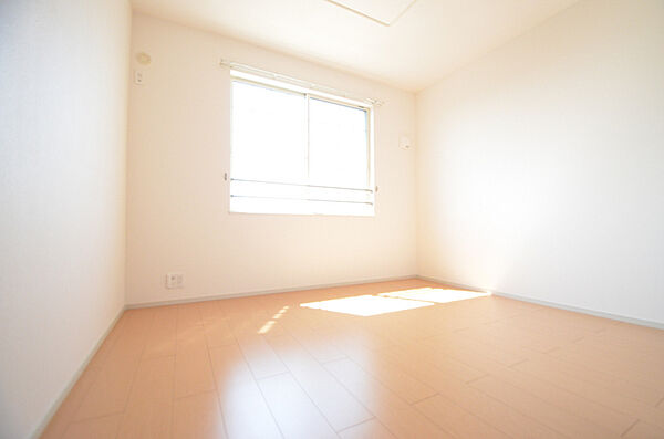 画像23:明るい室内！この日光の差し込み方は個人的に好きですね！