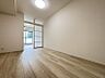 リビング/ダイニング：同建物別室の写真です。