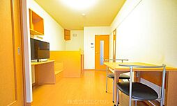 多摩都市モノレール 万願寺駅 徒歩6分の賃貸アパート 2階1Kのリビング/ダイニング