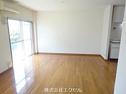 JR八高線 箱根ケ崎駅 バス6分 新道下車 徒歩5分の賃貸アパート 1階1Kのリビング/ダイニング