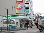 ファミリーマート 多摩関戸五丁目店（1967m）