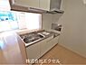 キッチン：同建物の別部屋の写真
