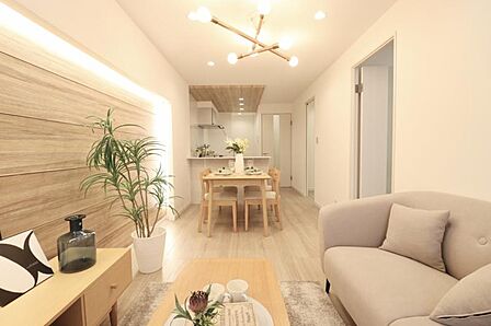 【家具・小物(調度品)は販売価格に含まれません】落ち着いた色合いの内装で、居心地の良い空間を演出。