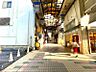 外観：活気あふれる商店街