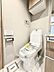 トイレ：白を基調としたウォシュレットトイレは清潔感あるプライベート空間を演出します。