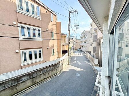 それぞれ独特の顔を持つあなただけのお住まい。各棟によって暖かい日差しの入り方・見え方も違うお住まい。実際の日当たりや現地の雰囲気もご確認くださいませ。