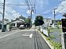 外観：車通りの少ない道路で小さなお子様も安心。家と同じくらい周辺環境は大切なもの。図面だけでは分からない現地の雰囲気もご確認くださいませ。