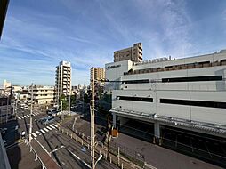 季節による景色の変化を日常の生活と共に感じてください。