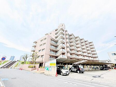 それぞれ独特の顔を持つあなただけのお住まい。各棟によって暖かい日差しの入り方・見え方も違うお住まい。実際の日当たりや現地の雰囲気もご確認くださいませ。