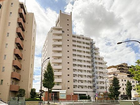 各棟によって暖かい日差しの入り方・見え方も違うお住まい。実際の日当たりや現地の雰囲気もご確認くださいませ。
