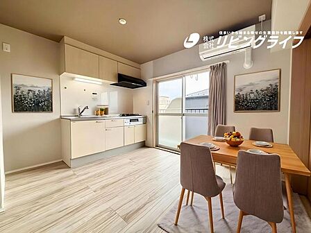 ※配置してある家具はCGによるイメージです。リビングとつながるお部屋は、お友達が遊びに来た時にも使えますし、ちょっと疲れた時にお昼寝できるのも嬉しいですね。
