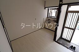 実岡2階建貸家（灰塚） 1階3DKのリビング/ダイニング