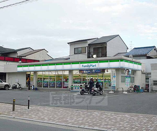 画像30:ファミリーマート京都深草フチ町店まで124m 竹田駅と藤森駅の中心のコンビニです。どちらの駅までも1本