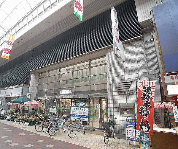 画像29:京都銀行 伏見支店まで65m 大手筋商店街内の京都銀行です。最寄は伏見桃山駅です