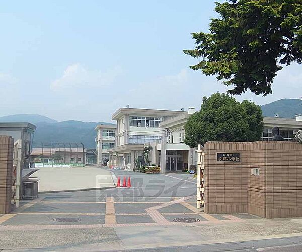 安詳小学校まで1000m のどかで自然豊かな環境にございます。