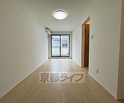 京都市営烏丸線 くいな橋駅 徒歩7分の賃貸アパート 3階1Kのリビング/ダイニング